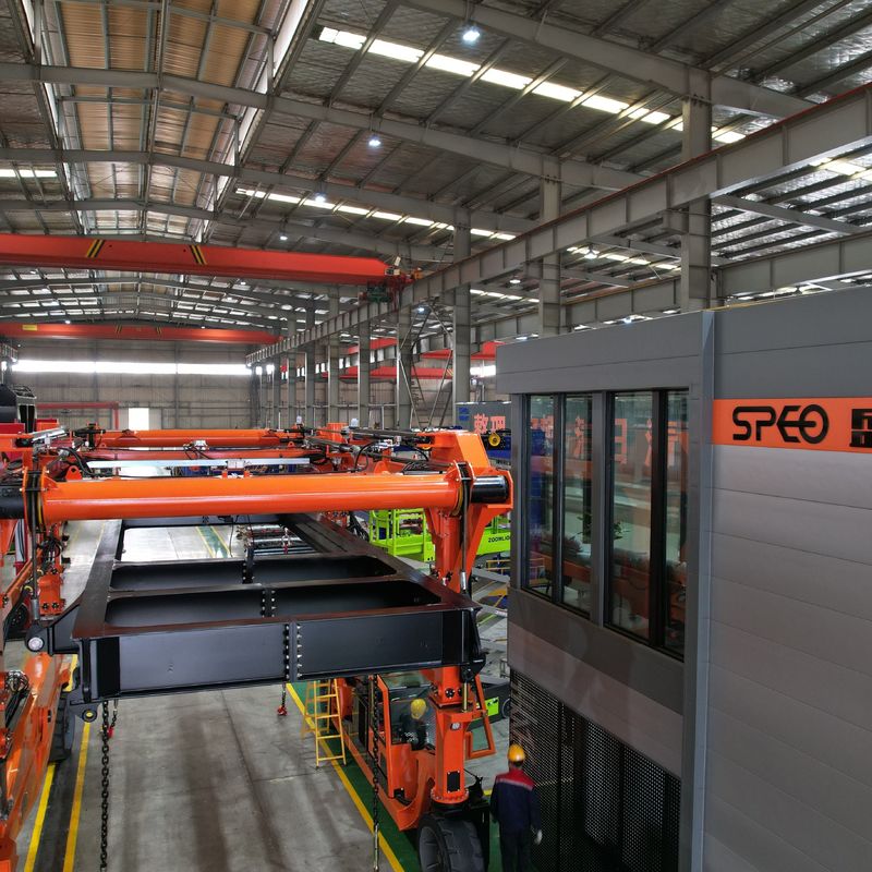 Véhicule de levage de conteneur de SPEO, conteneur gauche orange Crane Truck For Steel Factories